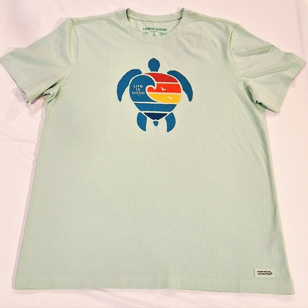 Life Is Good Crusher Men's Light Green T-Shirt with Wavy Turtle Design